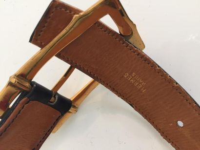 HERMES Paris

Ceinture en cuir noir , boucle

en...