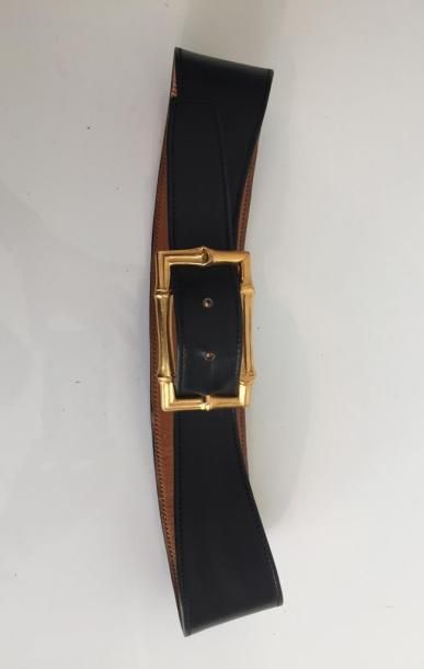 HERMES Paris

Ceinture en cuir noir , boucle

en...