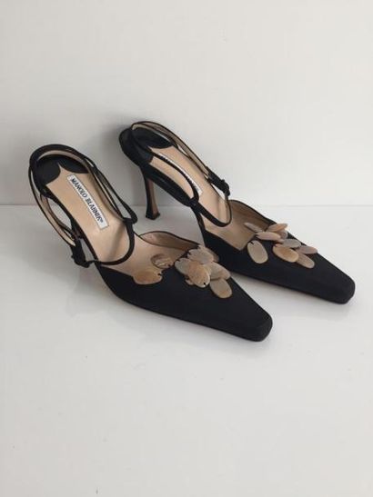 MANOLO BLAHNIK

Paire de sandales en toile...