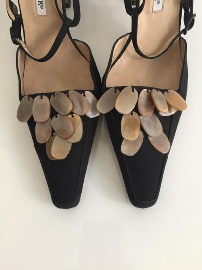 MANOLO BLAHNIK

Paire de sandales en toile...
