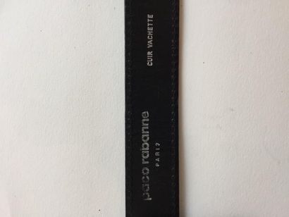 PACO RABANNE

Ceinture en cuir noir et métal.

Taille...