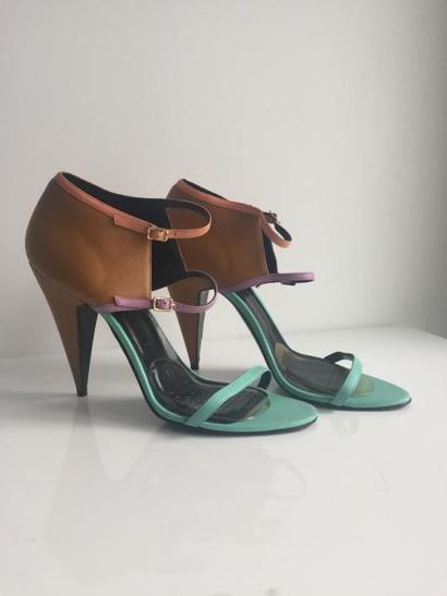 PIERRE HARDY

Paire de sandales en cuir gold,

mauve...