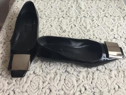ROGER VIVIER

Paire de ballerines plates...