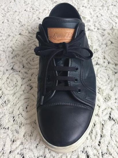 LOUIS VUITTON

Paire de sneakers en cuir...
