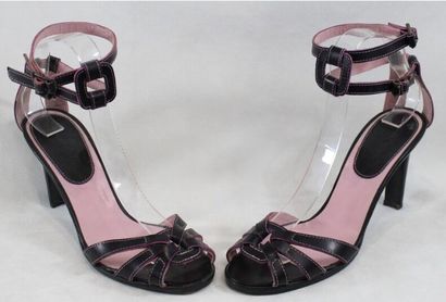 MANOLO BLAHNIK

Paire de chaussures en cuir...