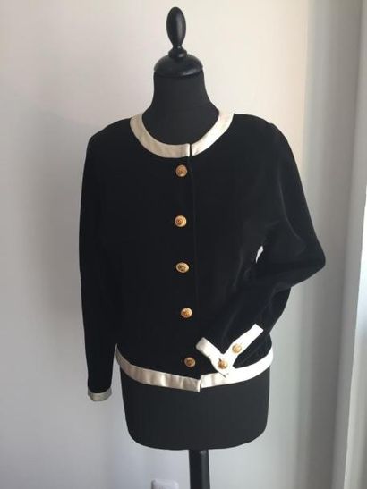 CHANEL Boutique

Veste en velours de soie...