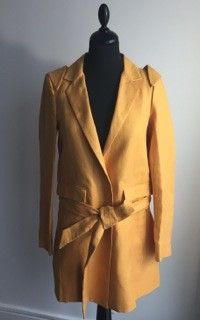 CHLOE

Veste en coton orange

Taille 38

Bon...