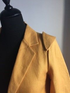 CHLOE

Veste en coton orange

Taille 38

Bon...
