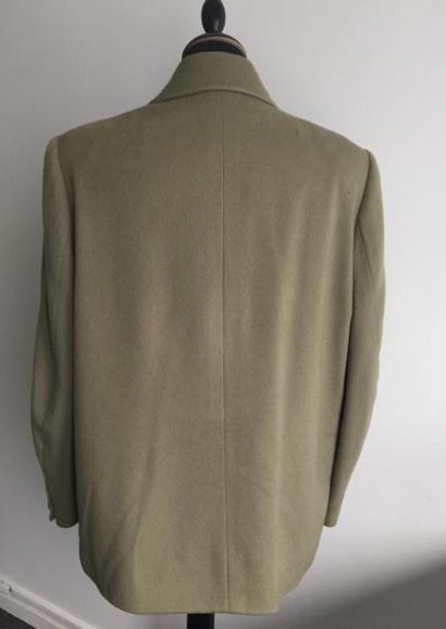 HERMES

Blazer croisé en cachemire vert,

boutons...