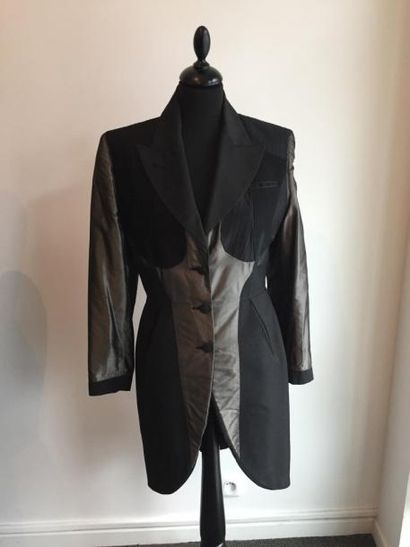 JEAN-PAUL GAULTIER

Veste longue en laine...