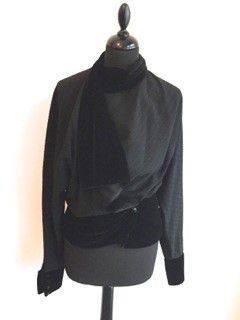 UNGARO

Veste en laine grise à fines 

rayures,...