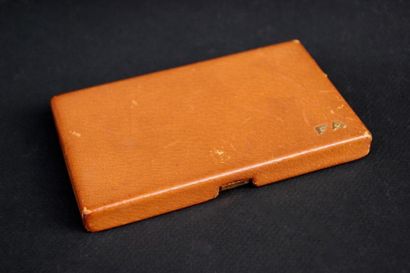HERMES

Porte cigarette en cuir pécari gold

(usures...