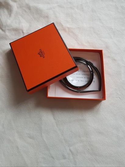 HERMES Paris

Loupe en métal noirci 

« Oeil...
