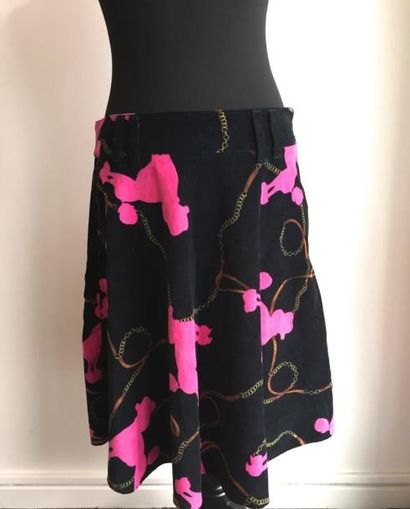 DOLCE & GABBANA

Jupe évasée en velours noir...