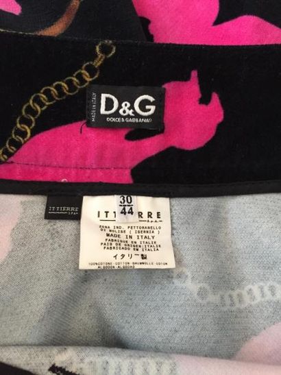 DOLCE & GABBANA

Jupe évasée en velours noir...