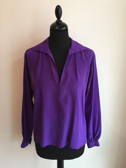 YVES SAINT LAURENT Rive gauche

Blouse col...
