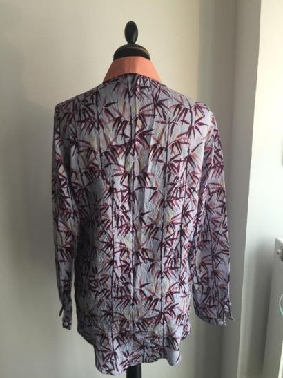 CARVEN

Chemisier en viscose mauve à

décor...