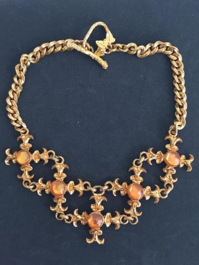 L’OR DU SOIR

Collier baroque en métal doré

ciselé...