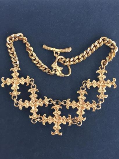 L’OR DU SOIR

Collier baroque en métal doré

ciselé...