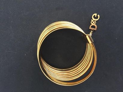 DOLCE & GABBANA

Bracelet manchette en métal

doré...