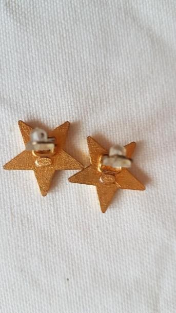 CHANEL 

Paire de boucles 

d’oreilles clips...