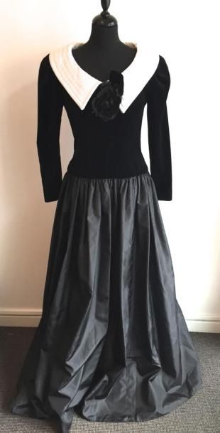 IDENTIQUE

Robe longue en velours noir et...