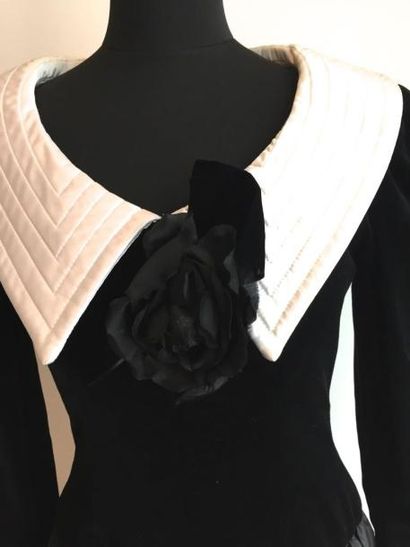 IDENTIQUE

Robe longue en velours noir et...