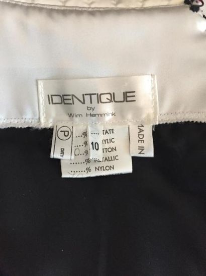 IDENTIQUE

Robe longue en velours noir et...