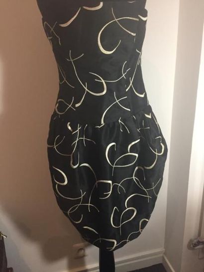 LORIS AZZARO Paris 

Robe bustier en soie...
