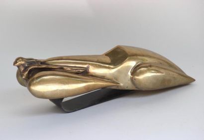 Epreuve en bronze à patine dorée figurant...