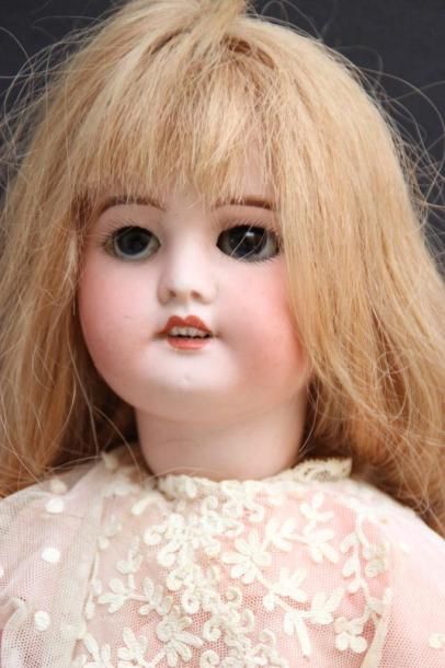 SFBJ - Paris

Poupée tête porcelaine, yeux...