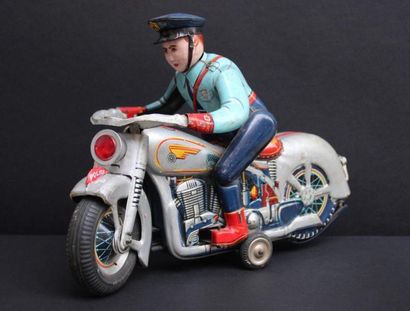 MODERN TOYS - Japon

Moto de policier en...