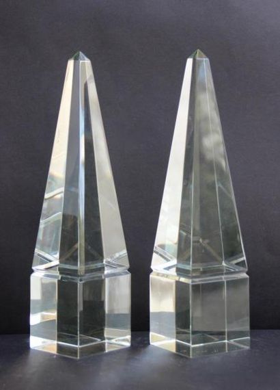 Paire d'obélisques en cristal 

H : 37 cm...