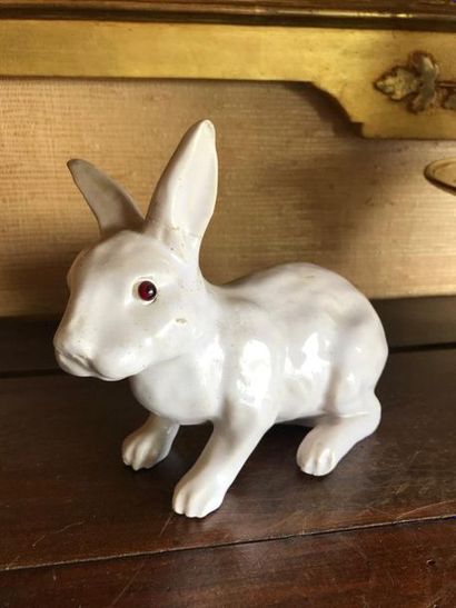Emile GALLE, dans le goût de 

Lapin en faïence,...