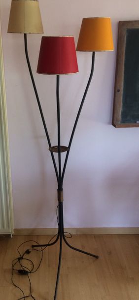 Travail, vers 1950

Lampadaire à trois abat-jours...