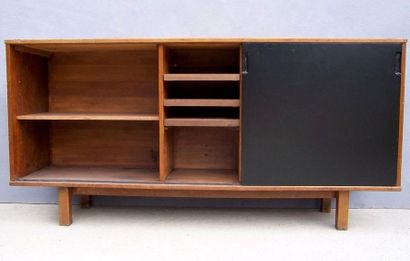 Jean DOMPS, 1955

Enfilade modèle « célibataire...