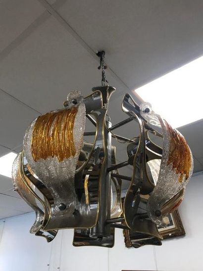 Lustre en inox et plaques de verres 

Travail...