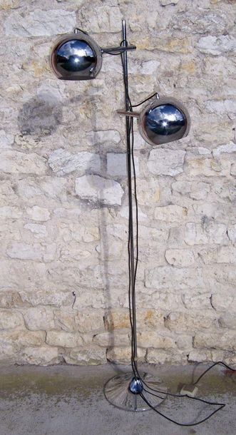 Travail des années 1970

Lampadaire en métal...