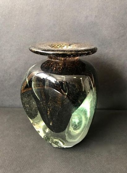 Michèle LUZORO (née en 1949)

Vase en verre...