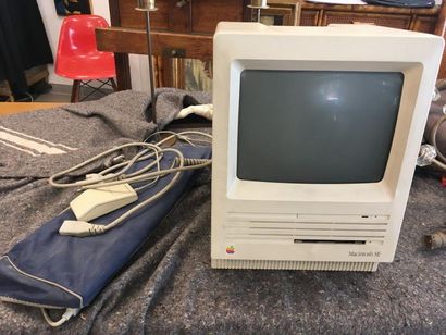 Ordinateur MACINTOSH Modèle SE

Avec notices...
