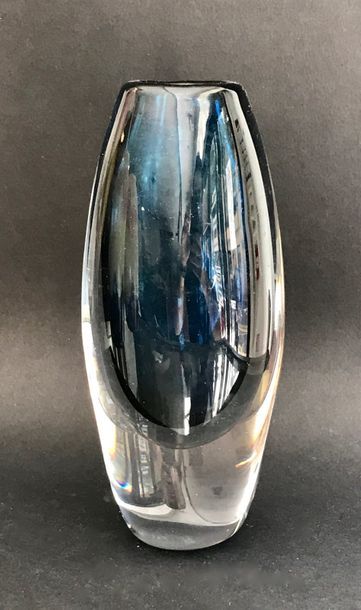 KOSTA

Vase en verre de forme ovoïde teinté...