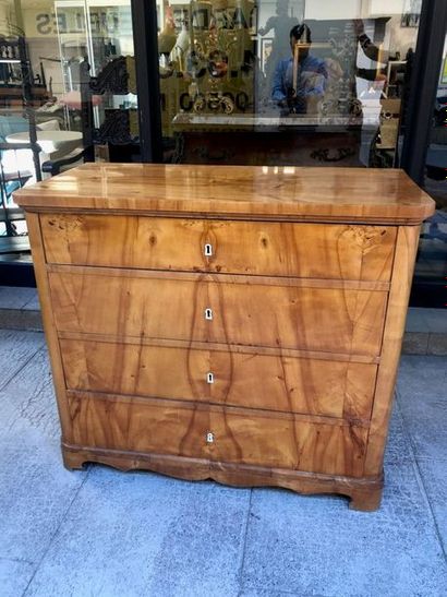 Commode en bois de placage ouvrant par quatre...