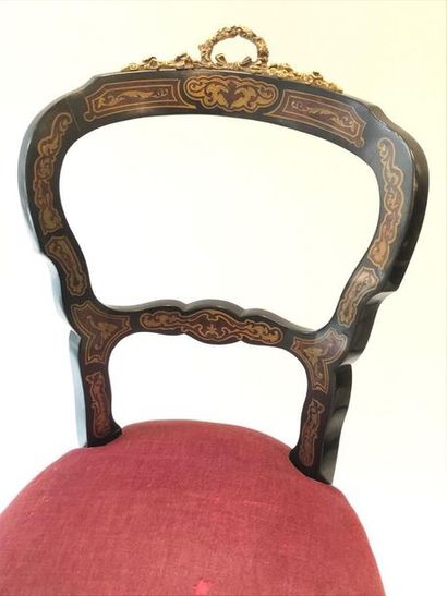 Chaise de Style Napoléon III à décor de marqueterie...