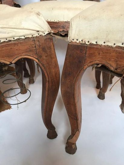 Série de cinq chaises dites « à la Reine »...