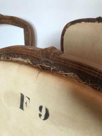 Série de cinq chaises dites « à la Reine »...