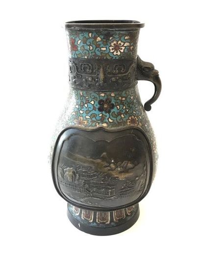 Vase en émaux cloisonnés 

Chine, fin du...