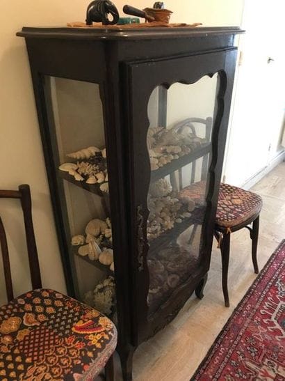 Vitrine rustique en bois naturel

Style Louis...
