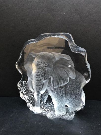 Presse papier en cristal à décor d’éléphant

Signé...