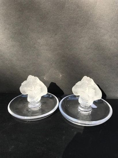 LALIQUE France

Paire de baguiers en verre...