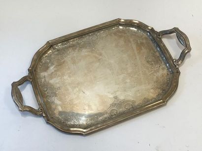 Plateau en argent de style rocaille

Poinçon...
